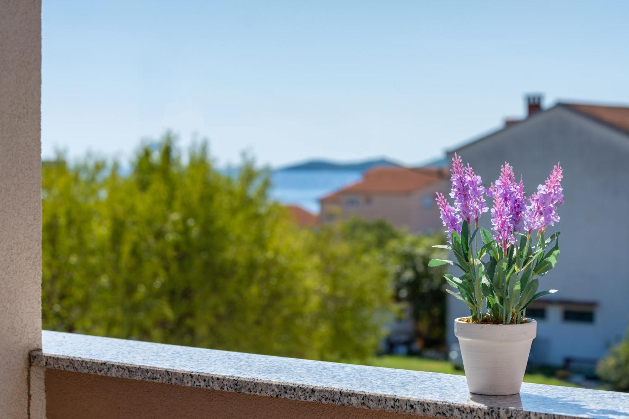 Apartmani Pocrnic Pakoštane Exterior foto