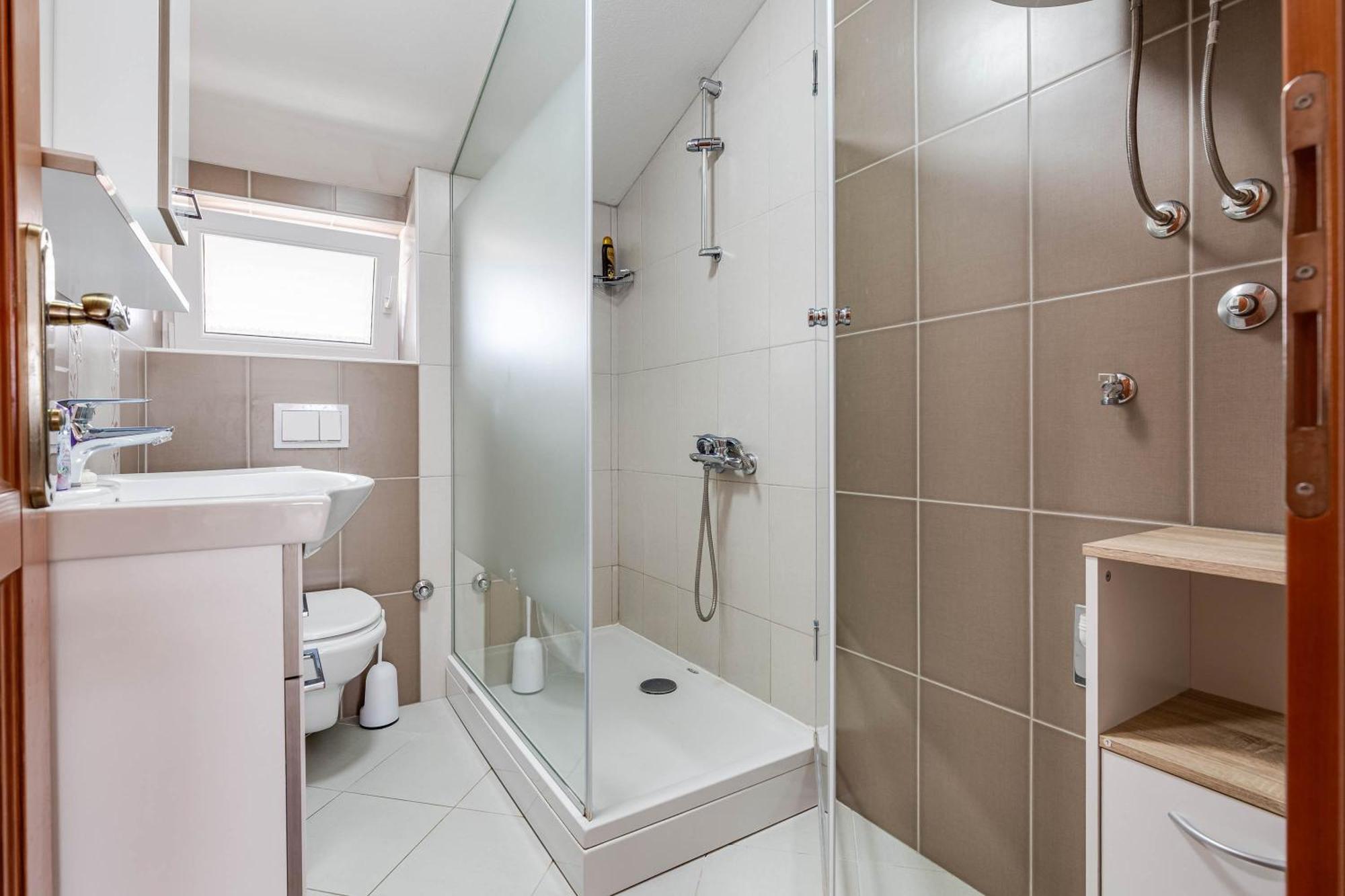 Apartmani Pocrnic Pakoštane Exterior foto