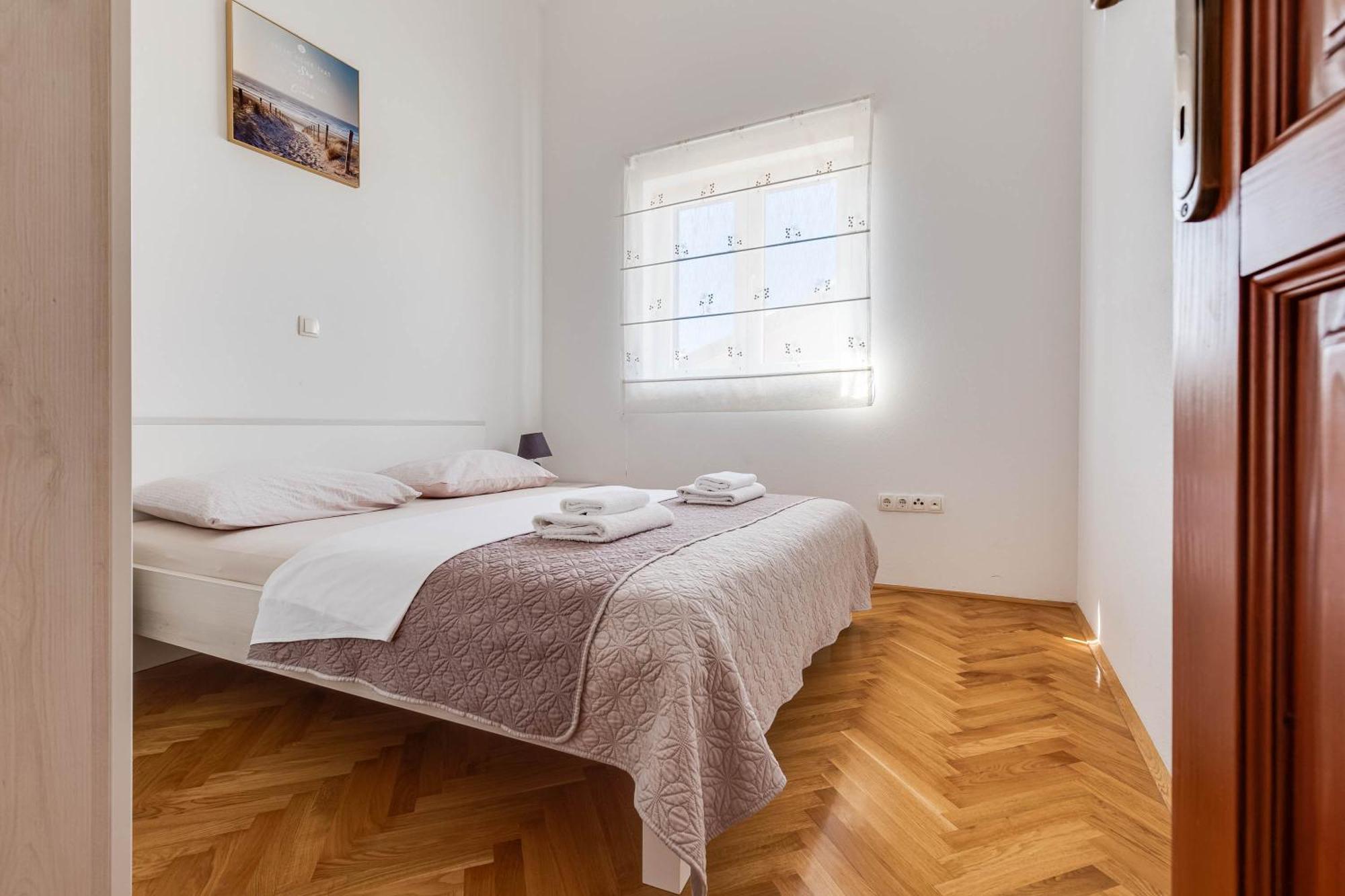 Apartmani Pocrnic Pakoštane Exterior foto