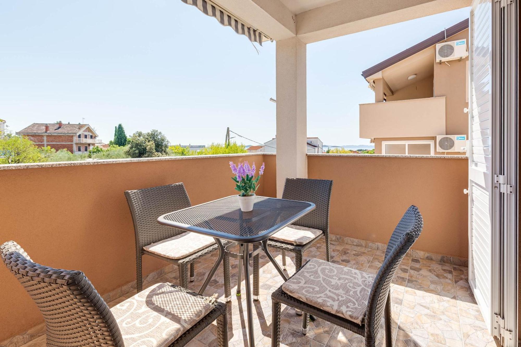 Apartmani Pocrnic Pakoštane Exterior foto